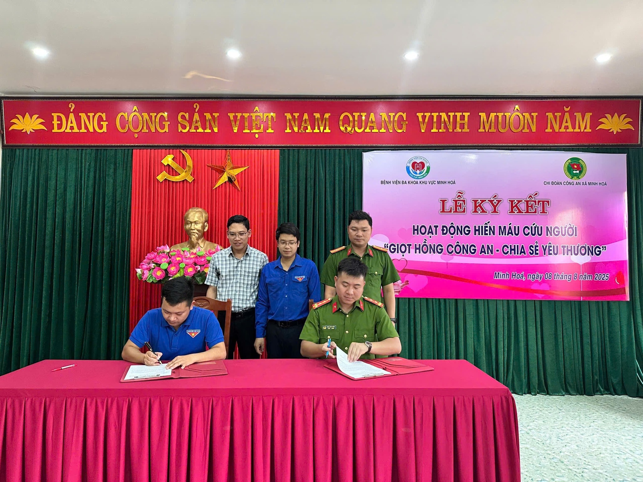 Bệnh viện Đa Khoa khu vực Minh Hóa phối hợp Công An xã Minh Hóa triển khai "Giọt Hồng Công An - Chia sẻ yêu thương"